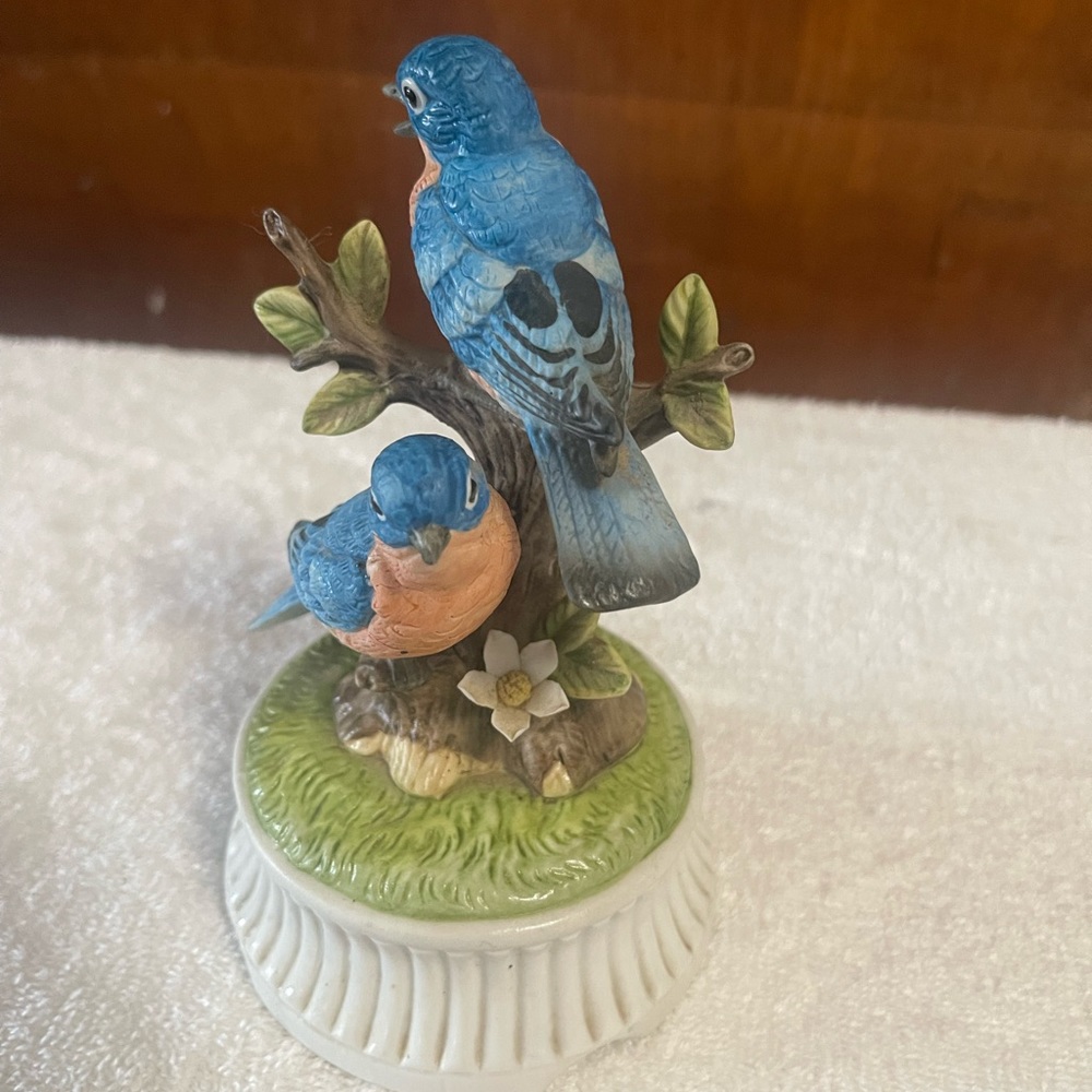 Bluebird lefton China with music box